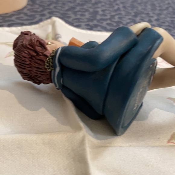 Real Estate Broker Statue - Picture 4 of 4